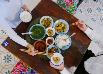 Giòn rụm nem vuông, chả quế thơm ngon cùng cơm nhà “ông bà ta”