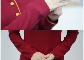 Tà áo dài đỏ – Ký ức một thời của những tiếp viên hàng không