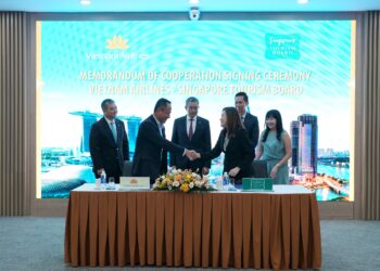 Vietnam Airlines and Singapore Tourism Board sign Memorandum of Cooperation to promote travel to Singapore