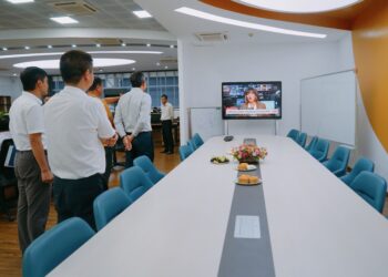 Chủ tịch HĐQT thăm và chúc mừng cơ sở mới của Trung tâm Điều hành Khai thác