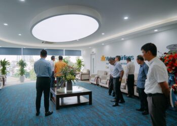 Chủ tịch HĐQT thăm và chúc mừng cơ sở mới của Trung tâm Điều hành Khai thác