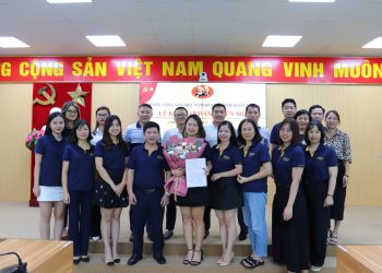 Hai quần chúng ưu tú Công ty AITS tự hào được đứng vào hàng ngũ của Đảng