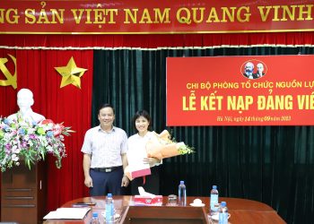 Đảng bộ Công ty NASCO kết nạp quần chúng ưu tú vào hàng ngũ của Đảng