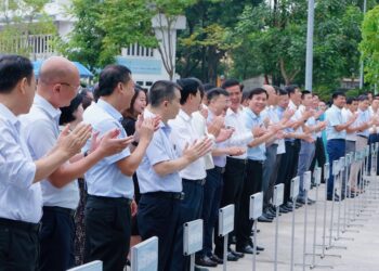 Chào cờ tháng 9: Đồng lòng, nỗ lực, quyết tâm vượt qua mọi thách thức