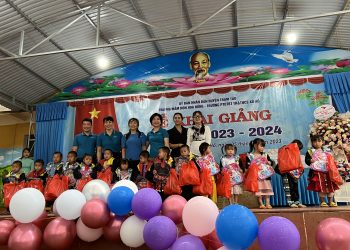 Bếp ấm với trẻ em vùng biên cương