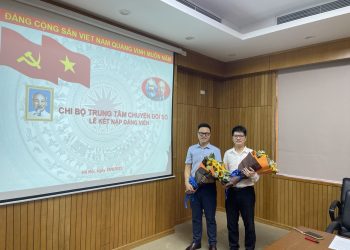 Tự hào khi được tuyên thệ trước Đảng kỳ