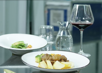 Khám Phá Thế Giới Rượu Vang và Mojito tại Trung tâm huấn luyện bay