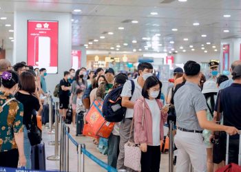 Giá nhiên liệu, tỷ giá “nhảy múa”: Các hãng bay “than” thu không đủ chi