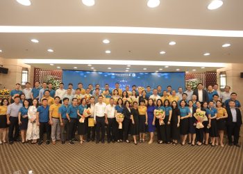 Hội nghị triển khai “Văn hóa dịch vụ nâng tầm” và “Tổng kết hoạt động khai thác dịch vụ tại Chi nhánh địa phương”