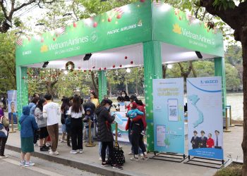 Vietnam Airlines Festa mang không khí Giáng Sinh tràn ngập phố đi bộ