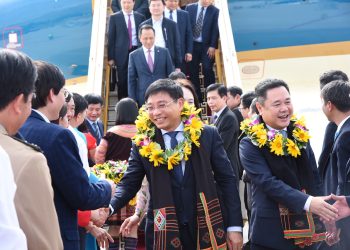 Vietnam Airlines chào đón những hành khách đầu tiên trên chuyến bay Hà Nội – Điện Biên bằng Airbus A321