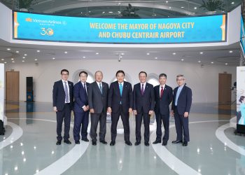 TGĐ Lê Hồng Hà làm việc với Thị trưởng TP Nagoya và đại diện Cảng HKQT Chubu (Nhật Bản)