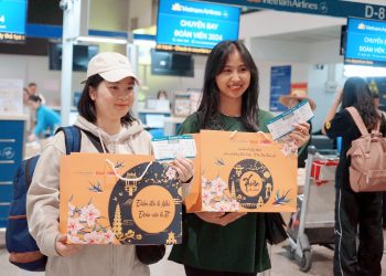 [VTV] Vietnam Airlines chở người lao động có hoàn cảnh khó khăn về quê ăn Tết