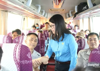 Hỗ trợ 30 vé máy bay đưa người lao động hoàn cảnh khó khăn về quê đón tết