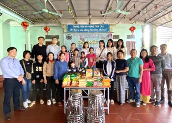 Ban Kiểm toán nội bộ tặng quà cho trẻ em mồ côi, trẻ có hoàn cảnh khó khăn nhân dịp Tết Nguyên đán Giáp Thìn 2024