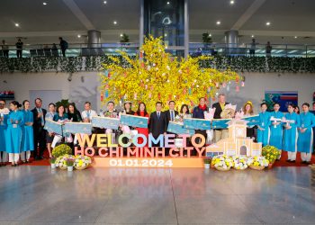 Vietnam Airlines đồng hành cùng các tỉnh thành đón khách đầu tiên của năm 2024