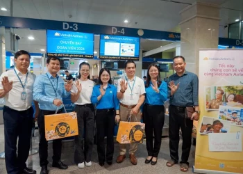 Xúc động khi được về quê ăn Tết trên chuyến bay 0 đồng