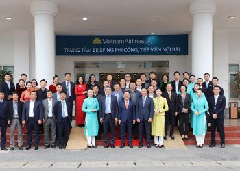 [Tết Giáp Thìn] Lãnh đạo UBQLV và TCT chúc Tết các đơn vị trực 30 Tết tại Nội Bài