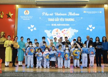 Cụm thi đua KV Long Biên “trao gửi yêu thương” tại Viện Huyết học và truyền máu Trung ương