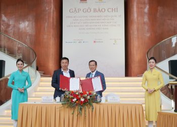 Vietnam Airlines ký kết Biên bản ghi nhớ hợp tác với Nhà hát Hồ Gươm