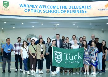 Vietnam Airlines hướng tới hợp tác đào tạo với Trường Tuck School of Business