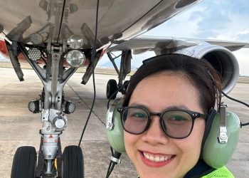 [8/3]  Tự hào với một trong những nữ thông thoại viên (Headset) đầu tiên của Hàng không Việt Nam