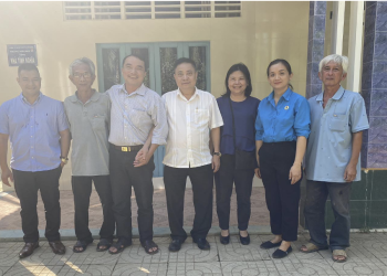 Đoàn thanh niên cùng Công đoàn cơ sở Pacific Airlines thăm Mẹ Việt Nam anh hùng tại Bến Tre