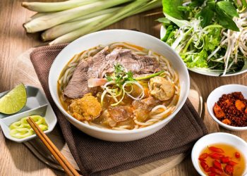 Bún bò Huế – Thưởng thức hương vị cố đô giữa tầng mây