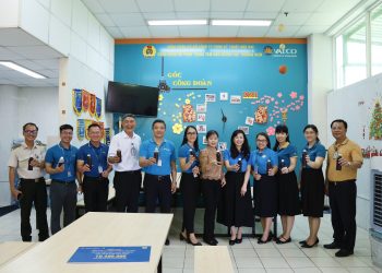 Công đoàn TCT thăm hỏi, động viên, hỗ trợ người lao động mùa nắng nóng