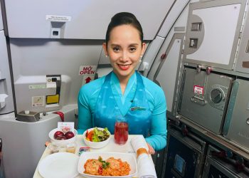 Vietnam Airlines đưa đặc sản mận hậu Sơn La lên các chuyến bay