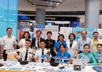 Vietnam Airlines tham dự Phiên giao dịch việc làm – Tư vấn hướng nghiệp quận Long Biên năm 2024