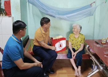 [27/7] Tổng công ty Hàng không Việt Nam tổ chức thăm Mẹ Việt Nam anh hùng