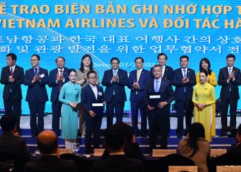 Vietnam Airlines kỷ niệm 30 năm đường bay thẳng và chào đón hành khách thứ 15 triệu giữa Việt Nam – Hàn Quốc