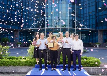 Công bố giải thưởng “Những Cánh Sen Vàng Vietnam Airlines”