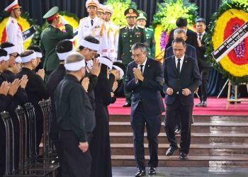 Đoàn TCT Hàng không Việt Nam vào viếng Tổng Bí thư