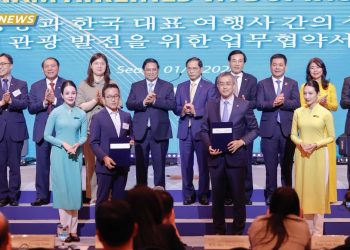 [VNA News] Vietnam Airlines chào đón hành khách thứ 15 triệu giữa Việt Nam – Hàn Quốc