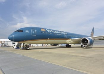 [VTV] Hãng Boeing bàn giao máy bay Boeing 787-10 cho Vietnam Airlines