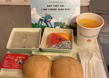 [Vạn dặm nâng niu] Sinh nhật trên không: Khi yêu thương lan toả trên những cánh bay Vietnam Airlines