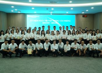 Bài thơ chạm đến trái tim trong ngày Truyền thống Văn phòng