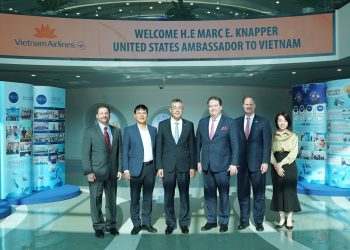 Chủ tịch Đặng Ngọc Hoà làm việc với Đại sứ Hoa Kỳ tại Việt Nam