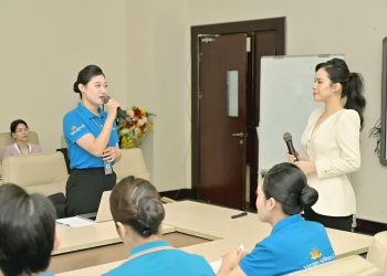 Đào tạo kỹ năng dẫn chương trình cho tiếp viên Vietnam Airlines