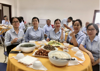 Công đoàn cơ sở TTHLB với hoạt động “Bữa cơm Công đoàn” – Gắn kết, ấm áp và yêu thương.