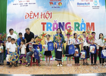 VACS thắp sáng “Đêm hội trăng rằm” cho các em thiếu nhi xã Tịnh Sơn, Quảng Ngãi