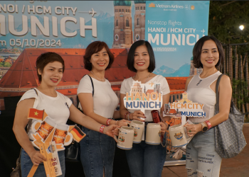 Vietnam Airlines quảng bá đường bay mới tại Oktoberfest Việt Nam