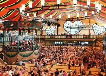 Tưng bừng Lễ hội bia Oktoberfest (Đức)