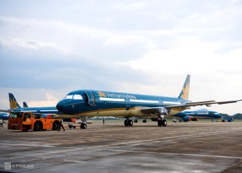 Chằng néo máy bay ở Nội Bài trước siêu bão Yagi