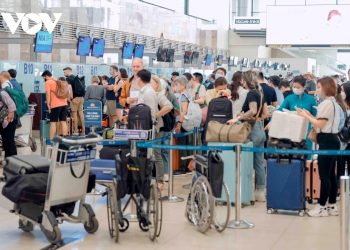 Làm thủ tục đi máy bay không tiếp xúc: Tiết kiệm nhiều thời gian cho hành khách