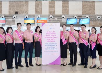 Vietnam Airlines “tô hồng” chuyến bay hưởng ứng chiến dịch HeForShe