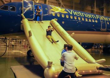 [VTV] Vietnam Airlines tổ chức diễn tập ứng phó khẩn nguy thực binh