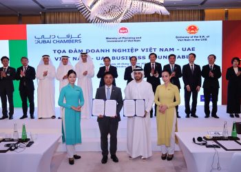 [VNA News] Vietnam Airlines ký Biên bản hợp tác song phương với Etihad Airways và Emirates